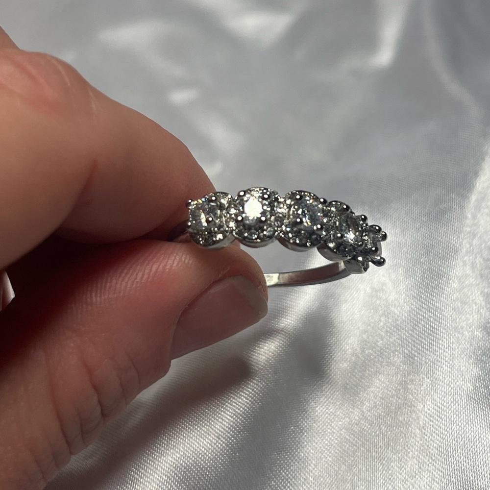 Gorgeous Sterling Silver Ring With Simulated Diamonds and Crystals~ Size 10~ New - Picture 14 of 15